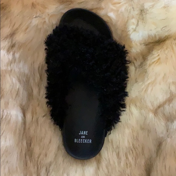 🎉SALE🎉 fluffy fuzzy slippers super comfortable - Picture 7 of 8
